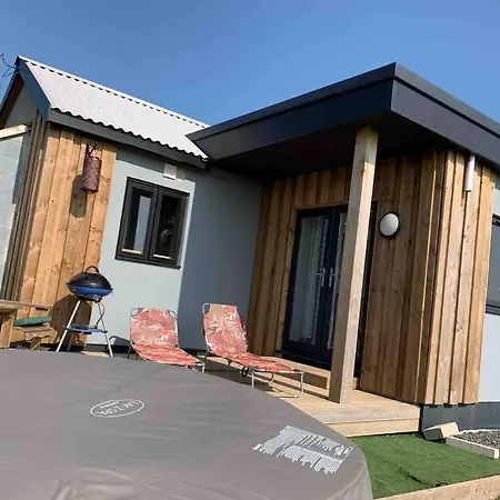 New! With Hot Tub, Wood Burner And Fab Views *