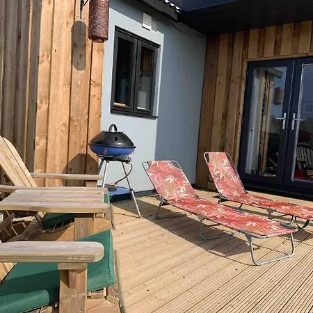 New! With Hot Tub, Wood Burner And Fab Views Holiday home Truro