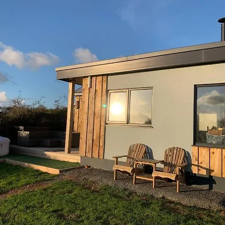 New! With Hot Tub, Wood Burner And Fab Views Holiday home *