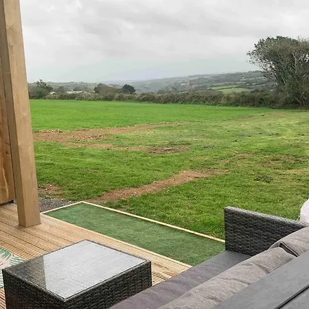 New! With Hot Tub, Wood Burner And Fab Views Holiday home Truro